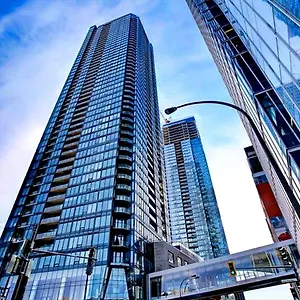 Skyline Penthouse & - Downtown - Pool Parking Montreal